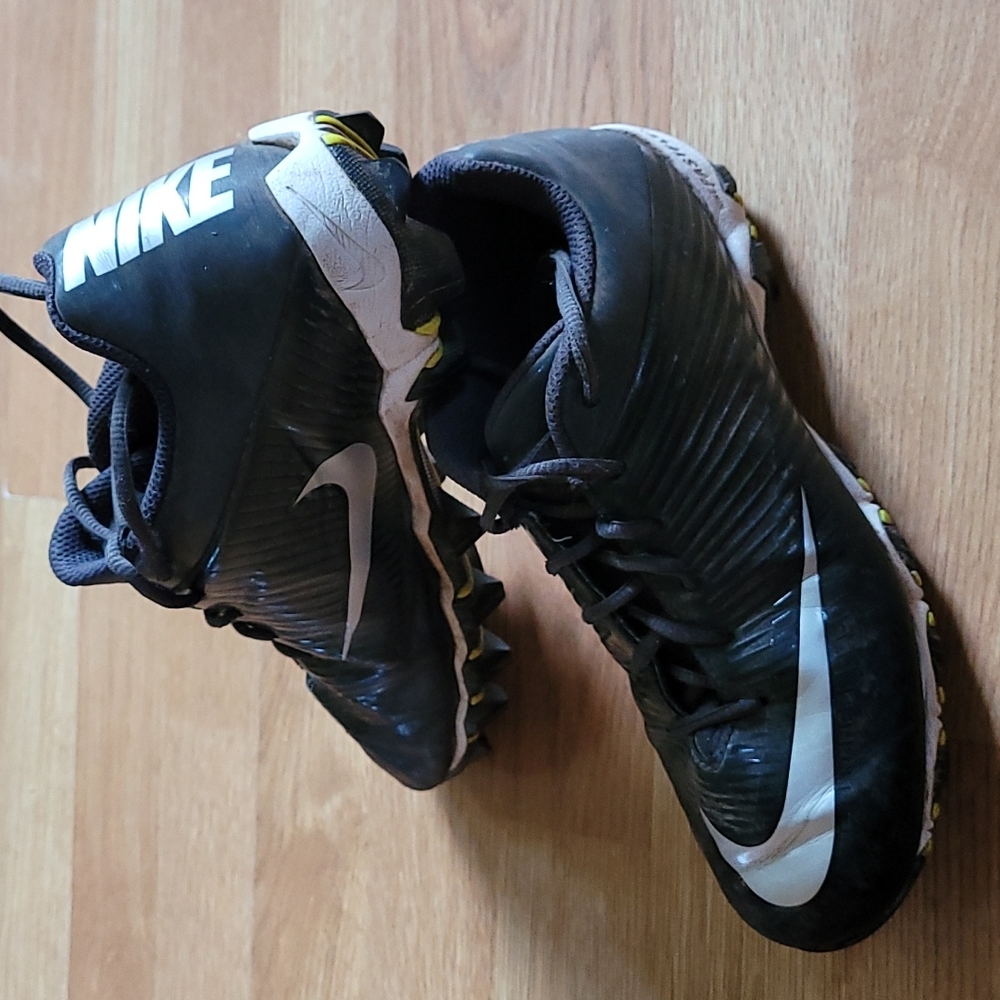 Nike Vapor Boys Cleats size 4.5Y